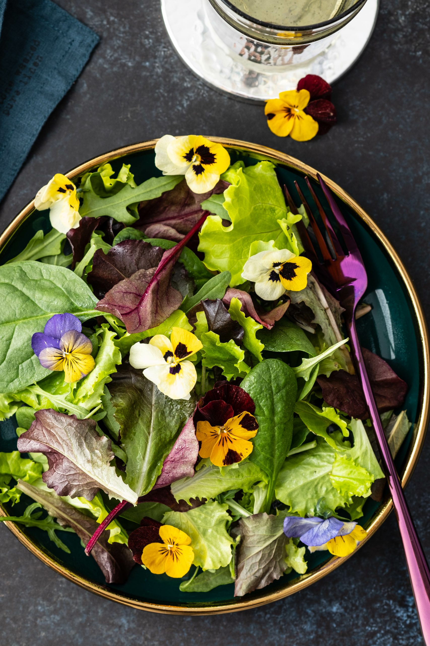 Violet flowers are delicious in a salad