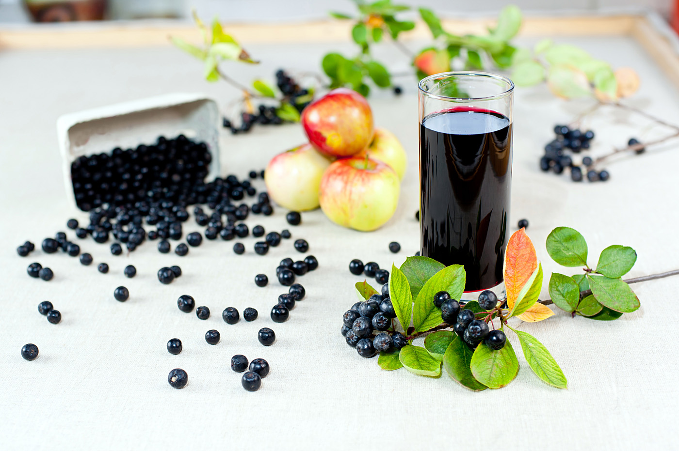 Aronia juice and berries