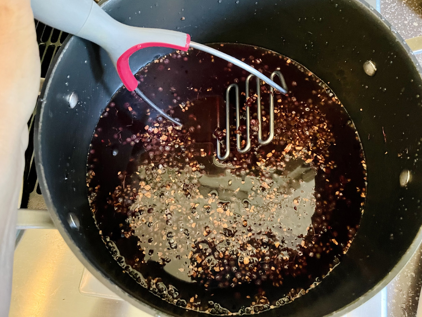elderberry syrup in pot on stove