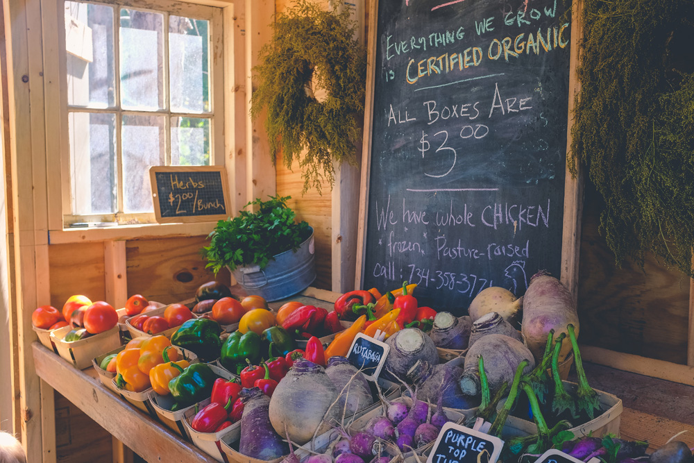 fresh organic fruit and vegetable stand