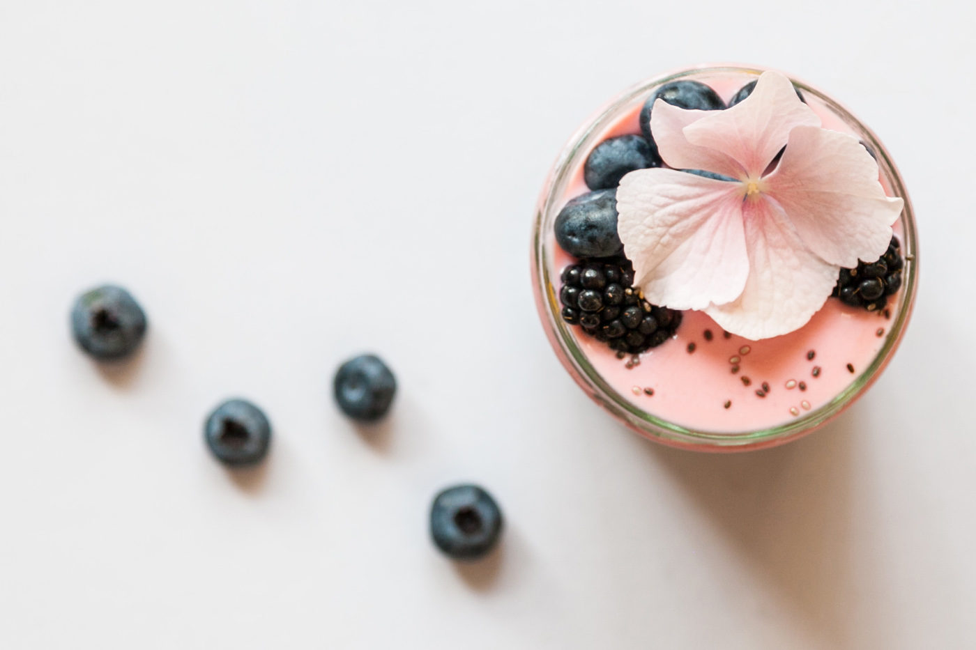 antioxidant smoothie with blueberries